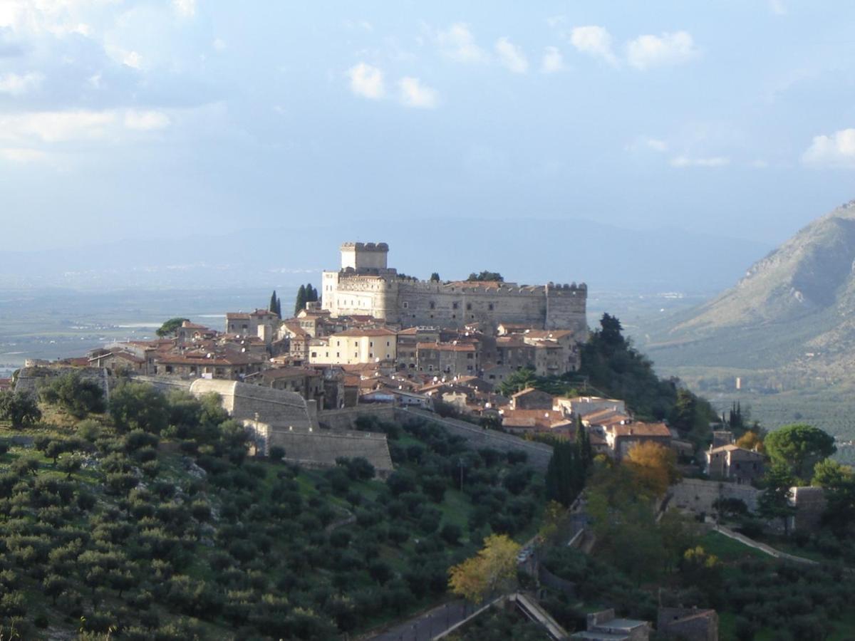 سرمونيتا B&B Stazione Latina المظهر الخارجي الصورة