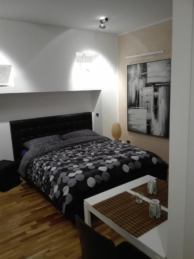 سرمونيتا B&B Stazione Latina المظهر الخارجي الصورة