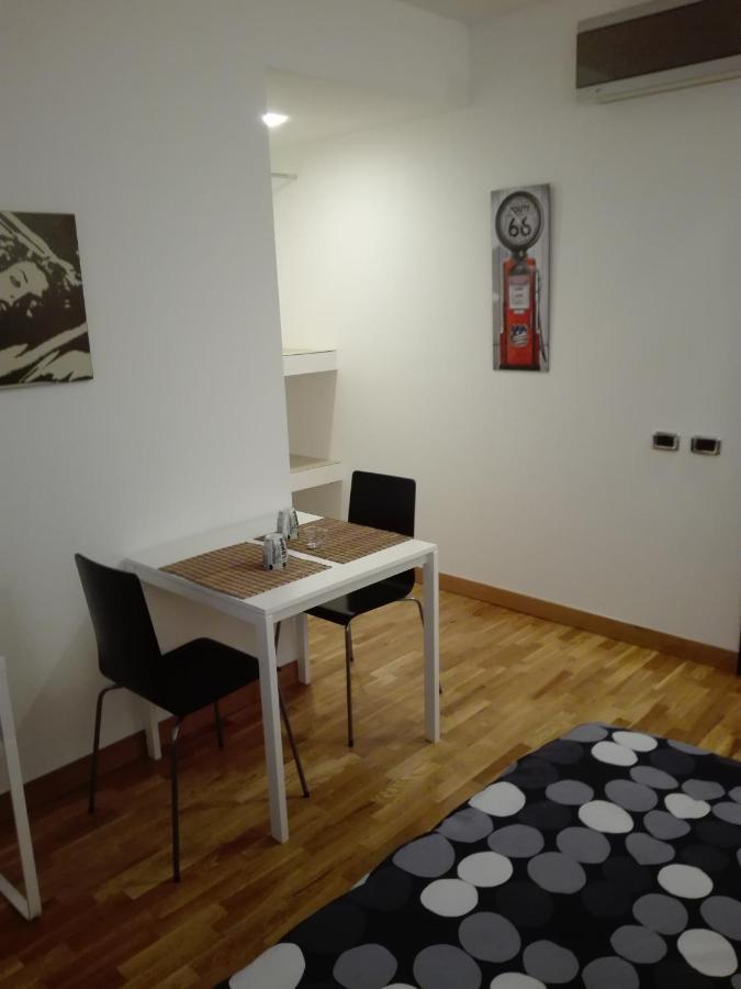 سرمونيتا B&B Stazione Latina المظهر الخارجي الصورة